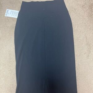 New black Lululemon Nulu slim-fit HR skirt size 8